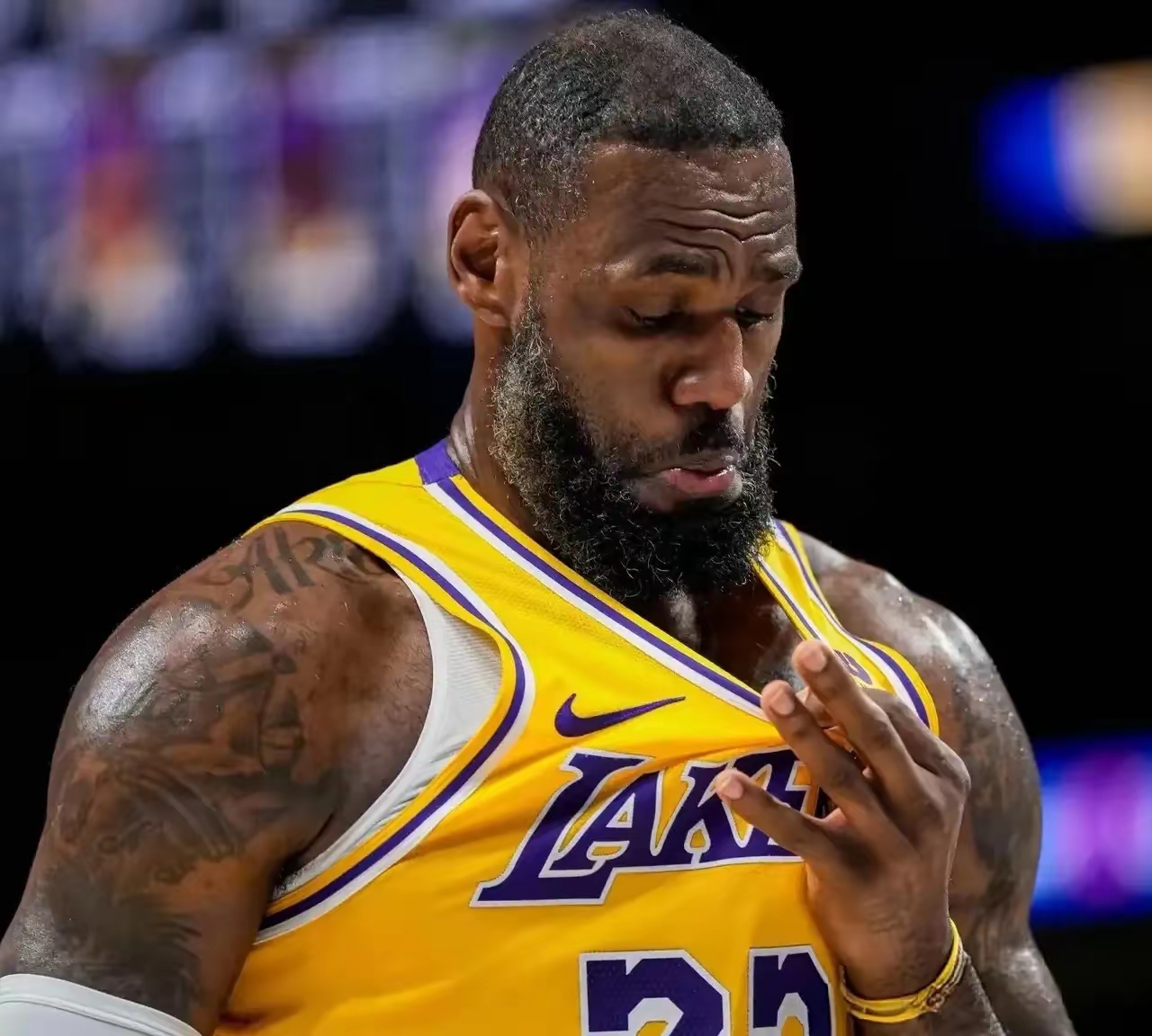 九游官网-关于重返赛场引发热议！，詹姆斯在公牛比赛中刷新纪录观众掌声雷动的信息-九游官网